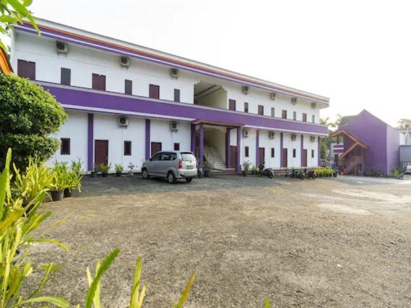Super Oyo 3978 Hotel Danau Indah Bekasi Exterior photo
